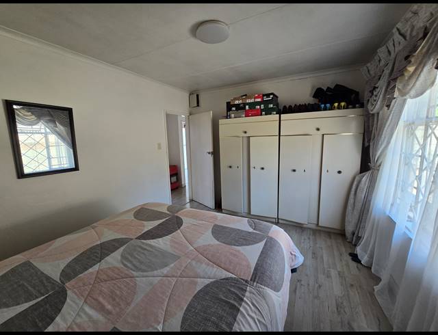 2 BEDROOM FREEHOLD FOR SALE IN MOFFAT VIEW